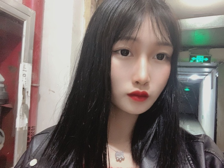 不可以凶·-贵州省·贵阳市·南明区-快手 抖音-第一次接触这个 不过我自认为我还是很会P图的 有耳洞 什么都可以去尝试 身高158厘米 体重90斤 希望老板们能看重我