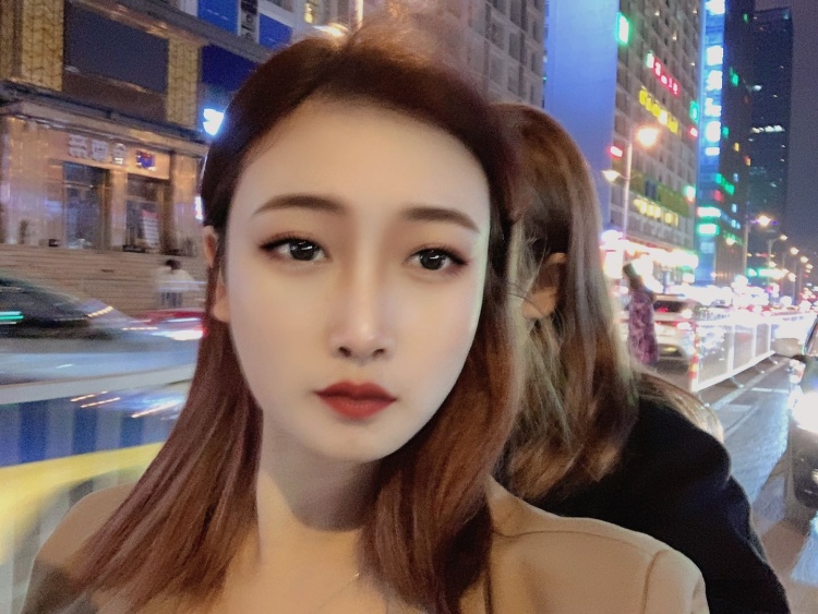 不可以凶·-贵州省·贵阳市·南明区-快手 抖音-第一次接触这个 不过我自认为我还是很会P图的 有耳洞 什么都可以去尝试 身高158厘米 体重90斤 希望老板们能看重我