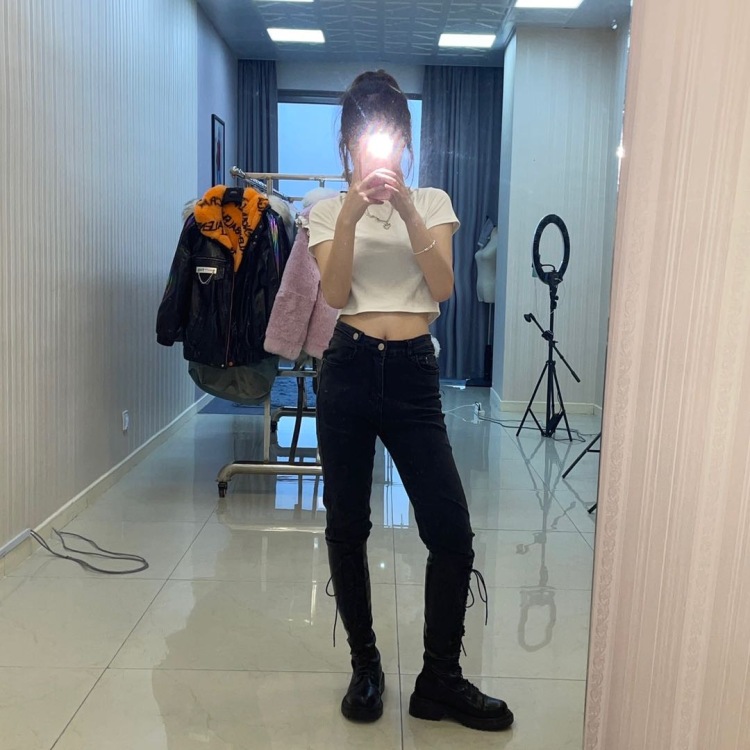 --浙江省·嘉兴市·海宁市--爱拍照 认真出图 长期合作
风格都可以
160.90
接服饰 饰品 包包等