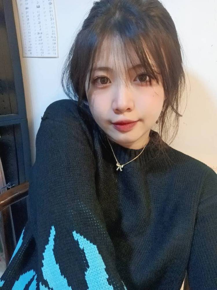 没有一百不改名-广东省·梅州市·梅江区--才艺是唱歌 弹琴 跳舞。很喜欢拍照，也很喜欢帮人拍照，希望自己能接到服装的单。本人身高172cm，体重110！！接寄拍，不满意可重拍。找寄拍模特的可以找我呀