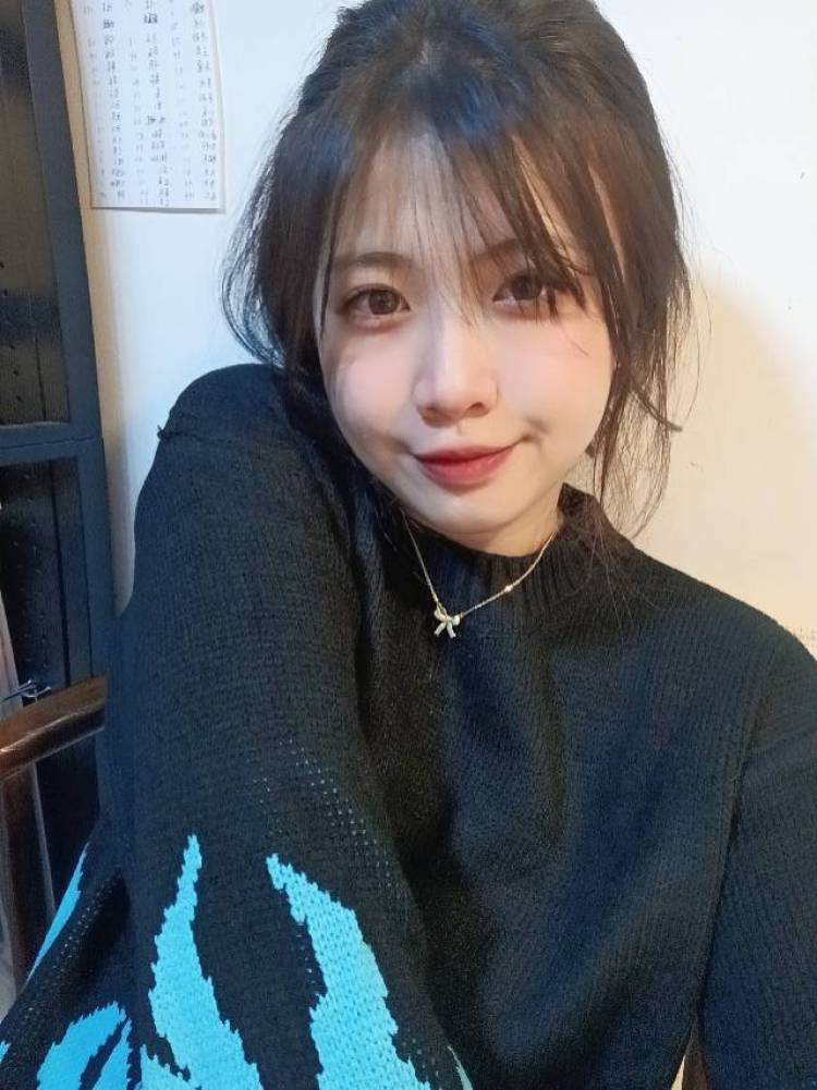 没有一百不改名-广东省·梅州市·梅江区--才艺是唱歌 弹琴 跳舞。很喜欢拍照,也很喜欢帮人拍照,希望自己能接到服装的单。本人身高172cm,体重110!!接寄拍,不满意可重拍。找寄拍模特的可以找我呀
