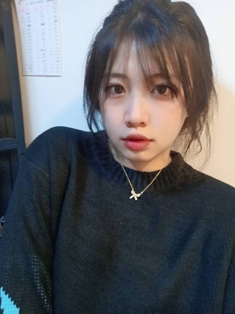 没有一百不改名-广东省·梅州市·梅江区--才艺是唱歌 弹琴 跳舞。很喜欢拍照，也很喜欢帮人拍照，希望自己能接到服装的单。本人身高172cm，体重110！！接寄拍，不满意可重拍。找寄拍模特的可以找我呀