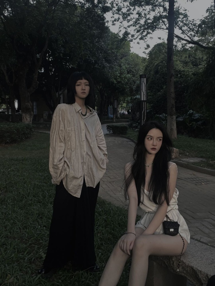 C-广东省·广州市·海珠区-2048-平时喜欢拍摄人像写真 关于创意类作品 主要职业是服装设计 有自媒体账号 平时喜欢剪辑视频 喜欢穿搭 分享
