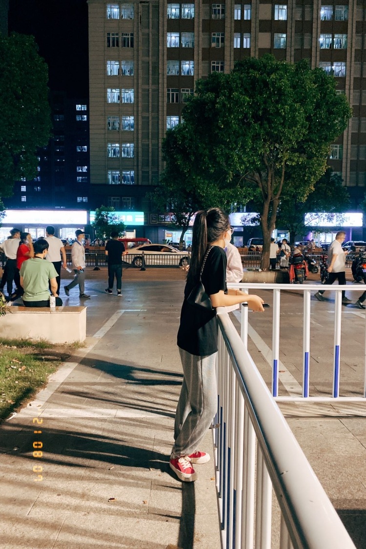 云朵☁️-河南省·洛阳市·瀍河回族区-***抖音淘宝-身高163 体重96目前是在校大学生 接单挣外块 可接拼多多 淘宝 ***等 拍买家秀 寄拍 做评价等 多种风格 拍照技术🉑️ 爱好拍照📷记录生活 希望可以和各位商家合作