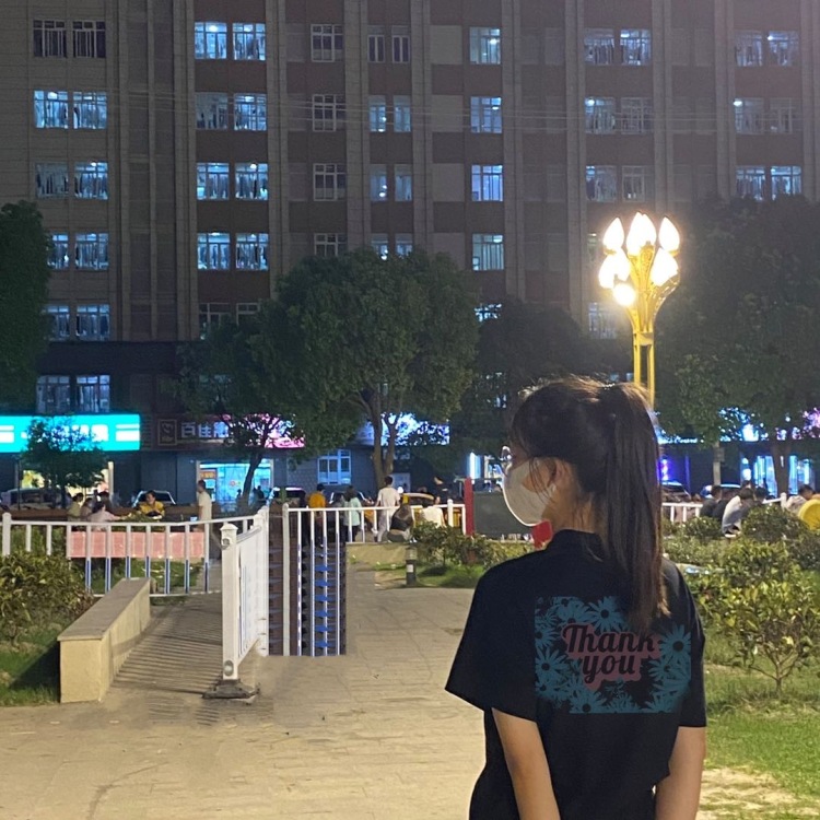 云朵☁️-河南省·洛阳市·瀍河回族区-***抖音淘宝-身高163 体重96目前是在校大学生 接单挣外块 可接拼多多 淘宝 ***等 拍买家秀 寄拍 做评价等 多种风格 拍照技术🉑️ 爱好拍照📷记录生活 希望可以和各位商家合作