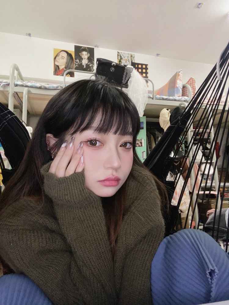 -迷了巴登-陕西省·西安市·新城区-抖音 微博-在校播音专业大学生
身高161 体重92
可接买家秀 衣服寄拍饰品瞳👀等 抖音推广
产品试用