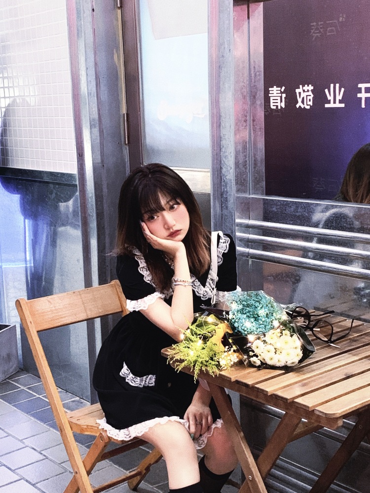 -迷了巴登-陕西省·西安市·新城区-抖音 微博-在校播音专业大学生
身高161 体重92
可接买家秀 衣服寄拍饰品瞳👀等 抖音推广
产品试用