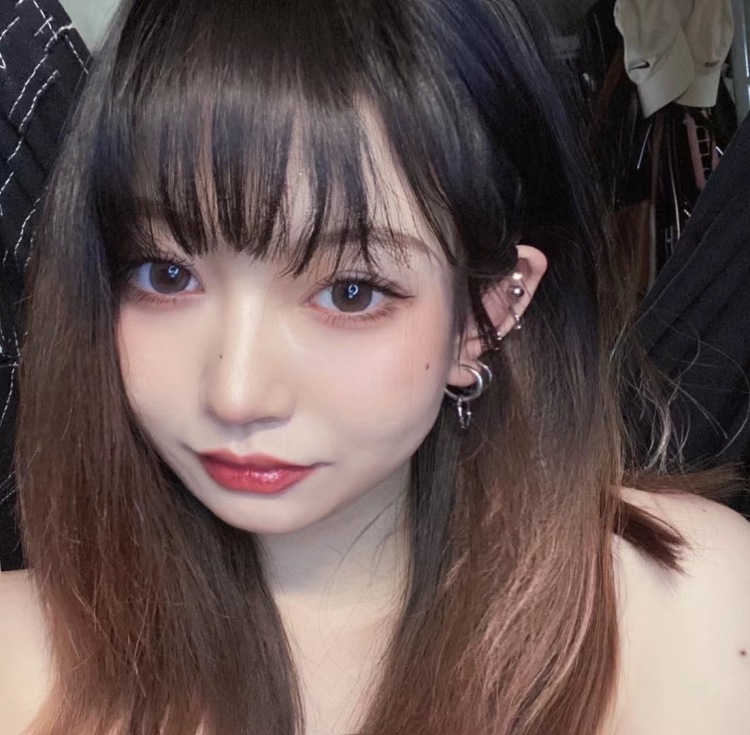 -迷了巴登-陕西省·西安市·新城区-抖音 微博-在校播音专业大学生
身高161 体重92
可接买家秀 衣服寄拍饰品瞳👀等 抖音推广
产品试用