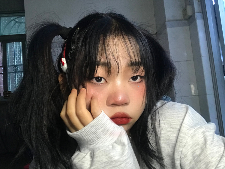 月亮.-广东省·深圳市·龙岗区--特长：就是没有特长！
爱好：听歌 吃饭 睡觉 自拍还有看帅哥！
接寄拍 饰品 种草会修图！