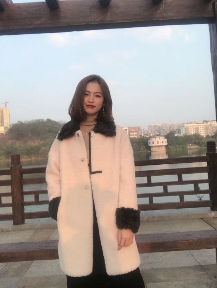 亲密外人-北京市·北京市·东城区--6年服装店主,会拍照能修图,衣服上身基本都好看,可以接衣服鞋子饰品美瞳等