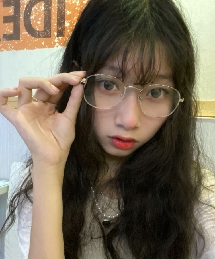 淡淡.-江西省·南昌市·青云谱区--大家好!接寄拍,瞳模,手模,开箱测评 化妆品 饰品等都可以,会拍照修图剪短视频,会pyq QQ空间 *** 抖音 快手宣传