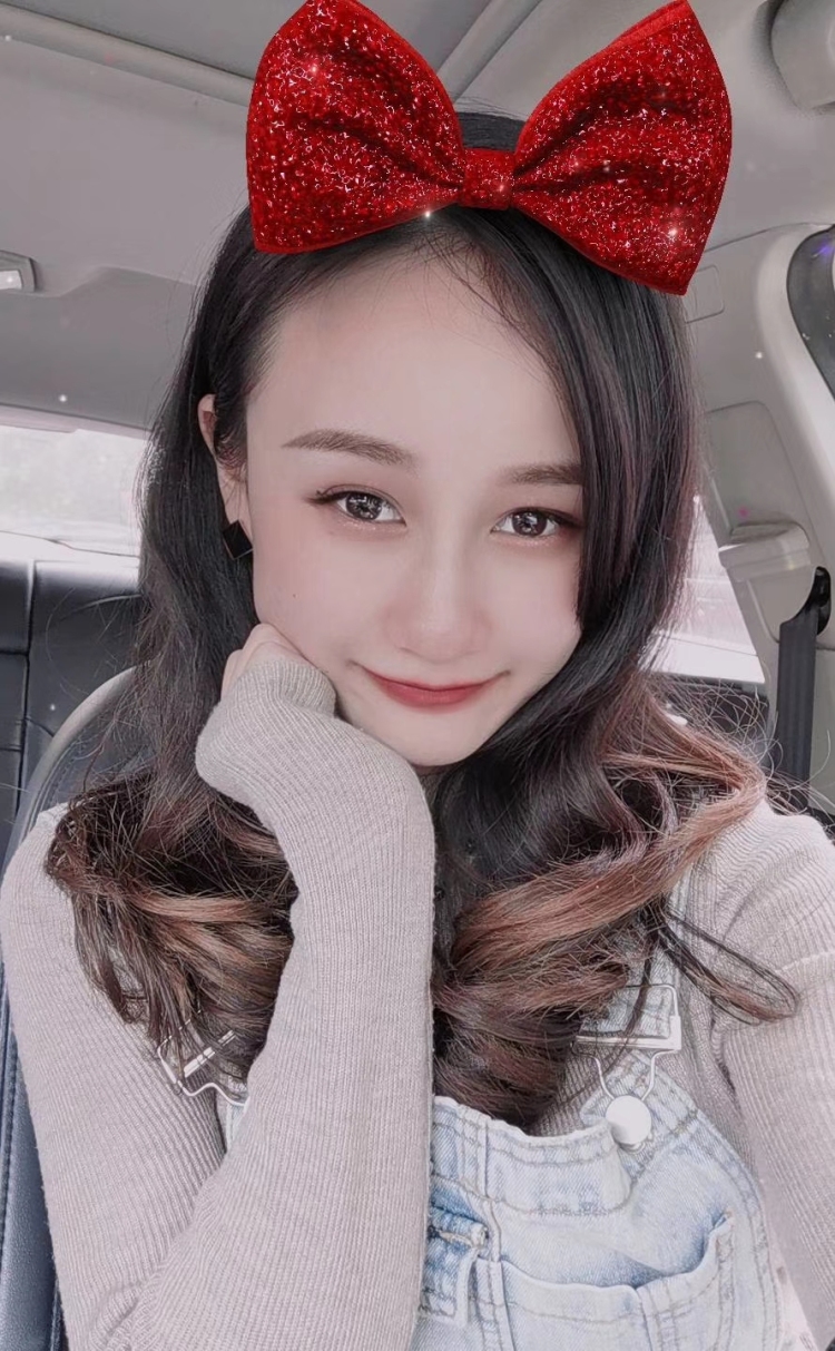潇湘美术社-湖南省·长沙市·岳麓区--会拍照,剪辑,p图,穿搭,经常打卡网红酒店,所以有很好的背景墙做拍摄
