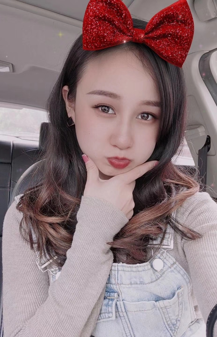 潇湘美术社-湖南省·长沙市·岳麓区--会拍照,剪辑,p图,穿搭,经常打卡网红酒店,所以有很好的背景墙做拍摄