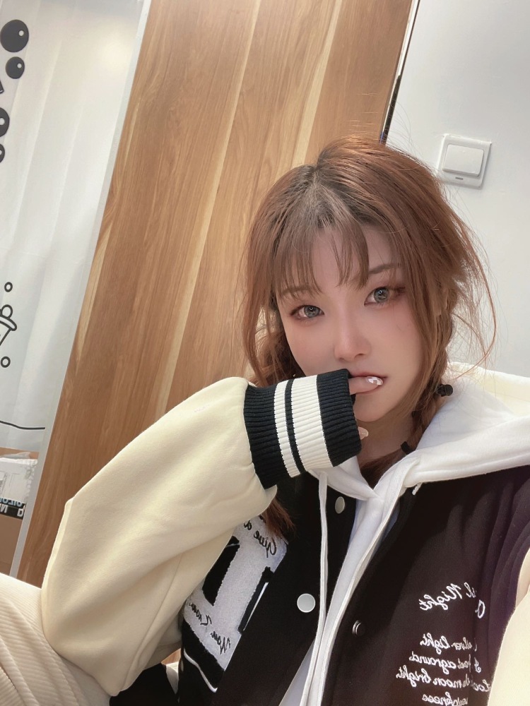 小覃-北京市·北京市·朝阳区-抖音-我是一名普通上班族 平时空闲时间比较多,想试一试寄拍
特别爱拍照 拍抖音短视频。p图 和剪辑视频。
身高:152
体重: 39kg
年龄: 26
接寄拍,jk制服 ,洛丽塔 ,衣帽鞋 ,开箱测评 化
