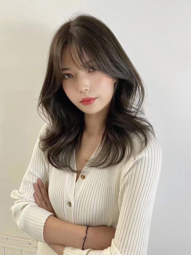 钱友强-江苏省·南京市·建邺区--招募发型模特（模特需是南京本地女性）要求没有染过黑色，根据发质和模特条件提供店内项目，烫或染，产品质量不用担心，都是经过国家严格检验的。模特完成后需要拍照留存，模特***写探店笔记，大众点评写测评，发
