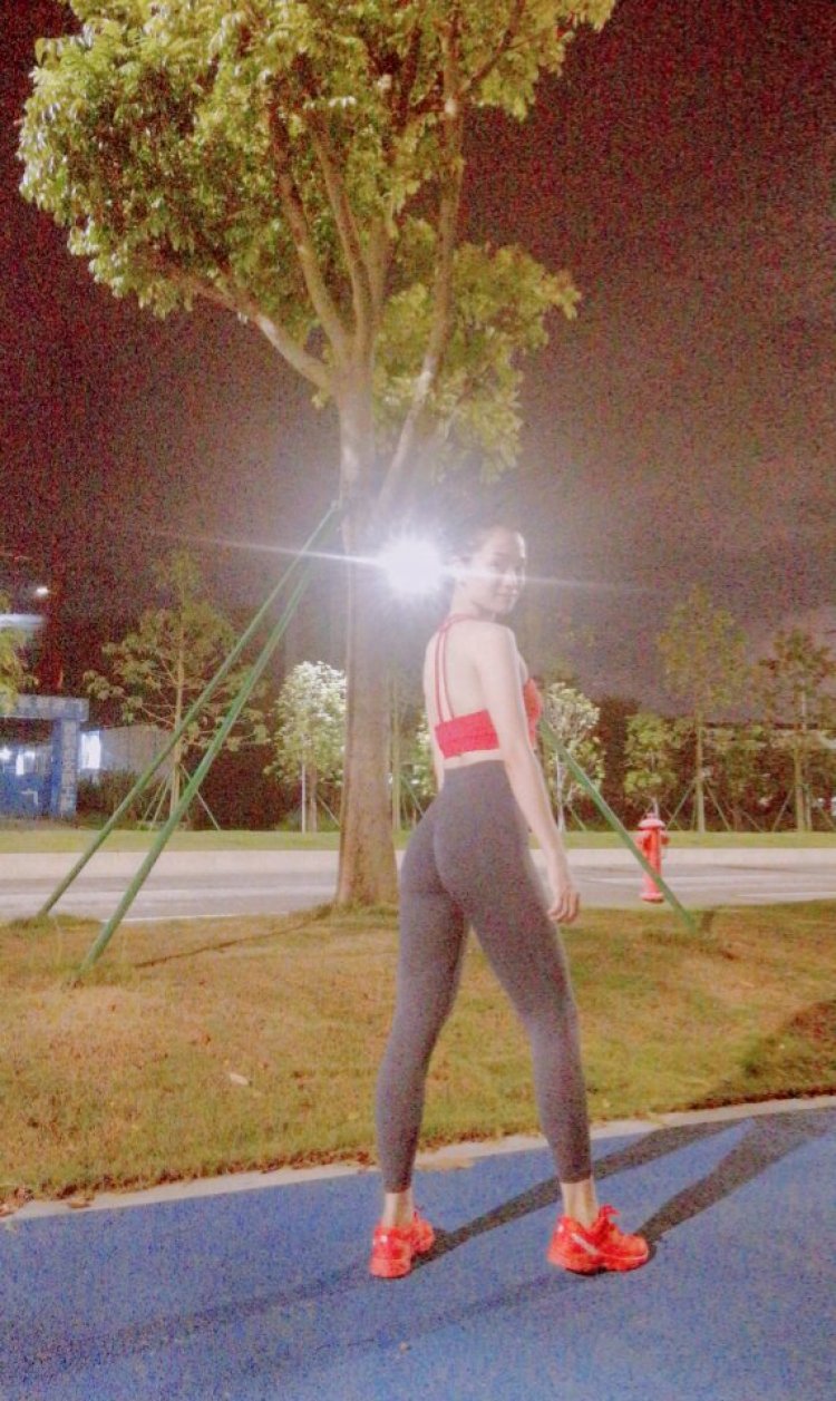 无敌咩-广东省·广州市·天河区--您好，接单寄拍，下面是我的模卡和具体信息，期待和您的合作！！！！！
身高：163
体重：102
三围：75 62 93
