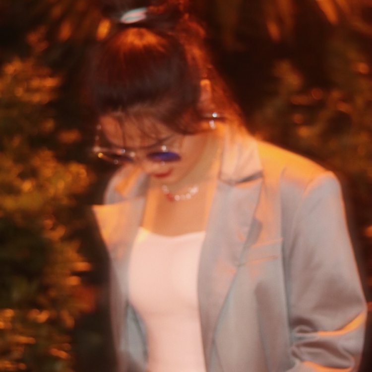 曹玉洁-湖南省·长沙市·岳麓区-抖音/***-比例好、开朗、玩抖音***、爱好拍摄,发量多,擅长港风,服装类
身高162
体重52
