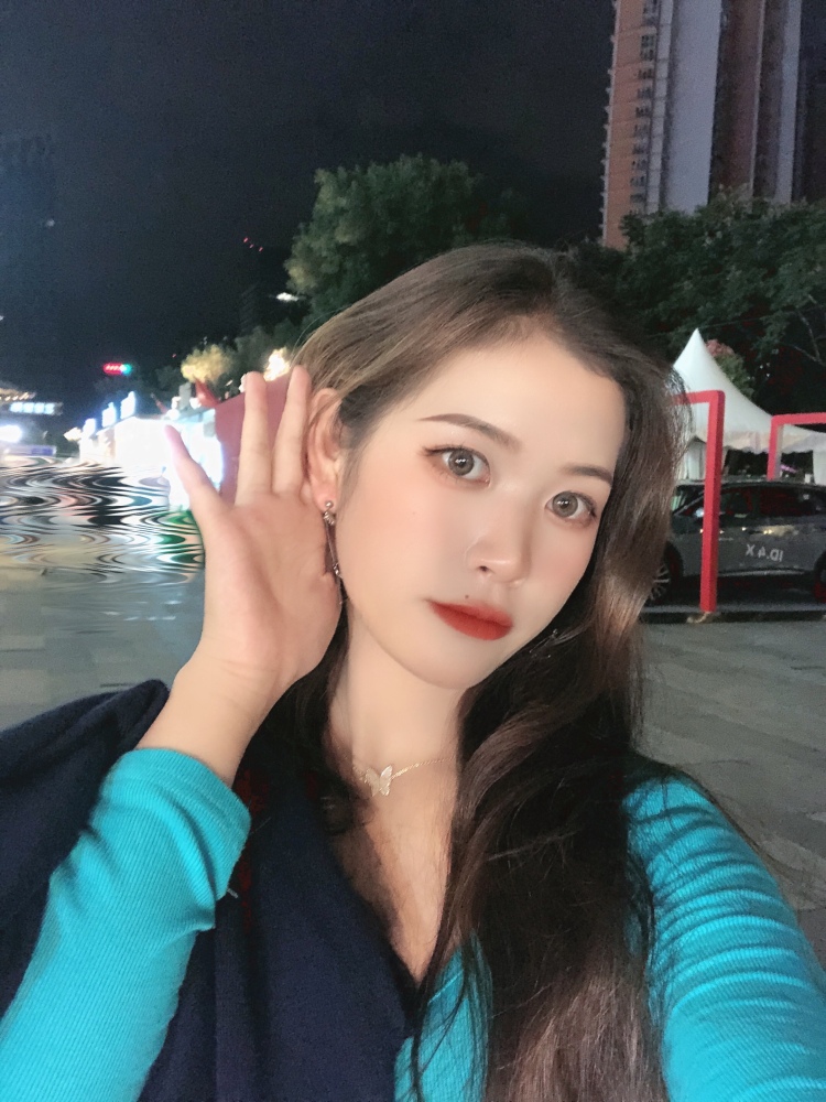 春江花月夜-云南省·昆明市·西山区-抖音,快手-我身高170,体重104克,大二在读,可以接各种衣服搭配拍照,化妆品各种,希望能有合作