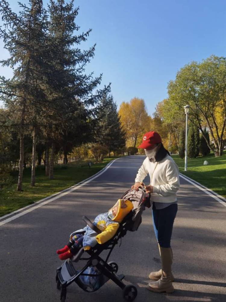 마 연-青海省·西宁市·城西区-抖音,微博-个人简介:在职宝妈一枚,工作单一,朝九晚五,想要利用闲暇来分享美好,用自己双手有所获得,提升生活质量。
个人爱好:旅游拍照,穿衣搭配,鞋子包包种草,育儿经验分享,居家收纳。
个人优点:有耐心,会剪辑,