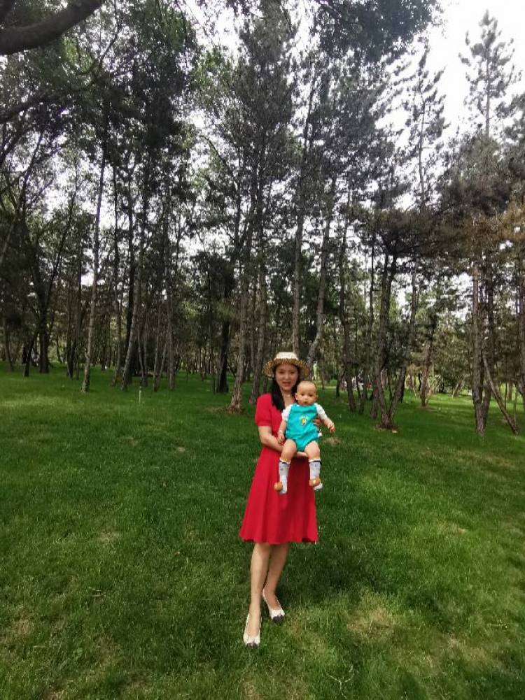 마 연-青海省·西宁市·城西区-抖音,微博-个人简介:在职宝妈一枚,工作单一,朝九晚五,想要利用闲暇来分享美好,用自己双手有所获得,提升生活质量。
个人爱好:旅游拍照,穿衣搭配,鞋子包包种草,育儿经验分享,居家收纳。
个人优点:有耐心,会剪辑,