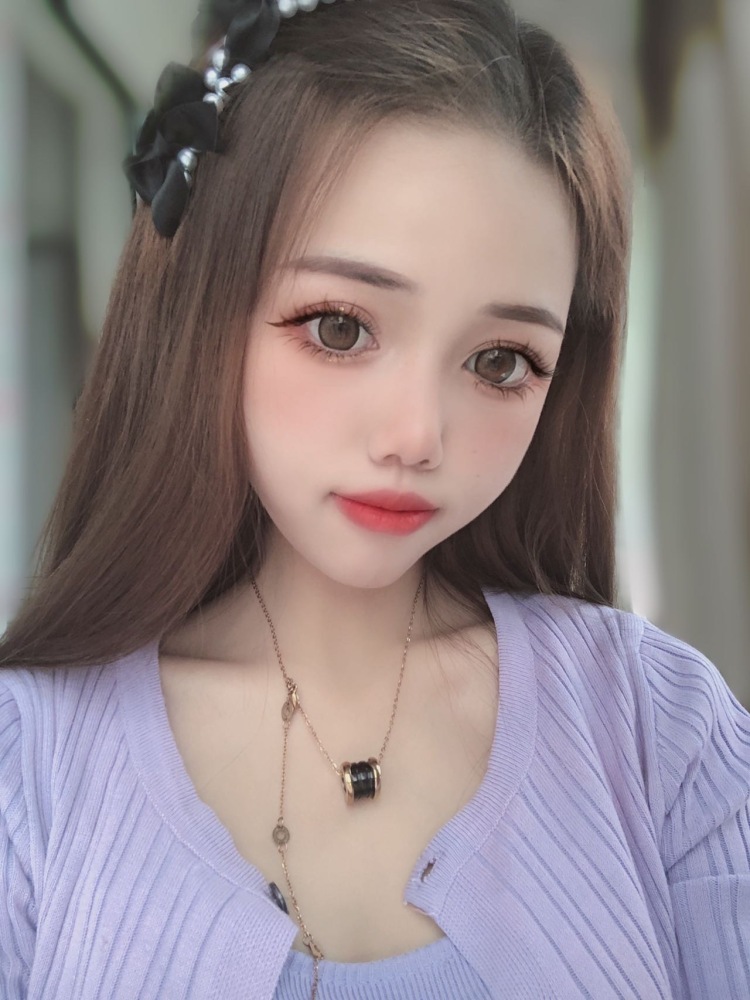 君君🐭-湖北省·孝感市·汉川市-抖音，快手-喜欢拍照，修图，可以尝试各种风格，接寄拍，饰品等都可以，本人160体重82，