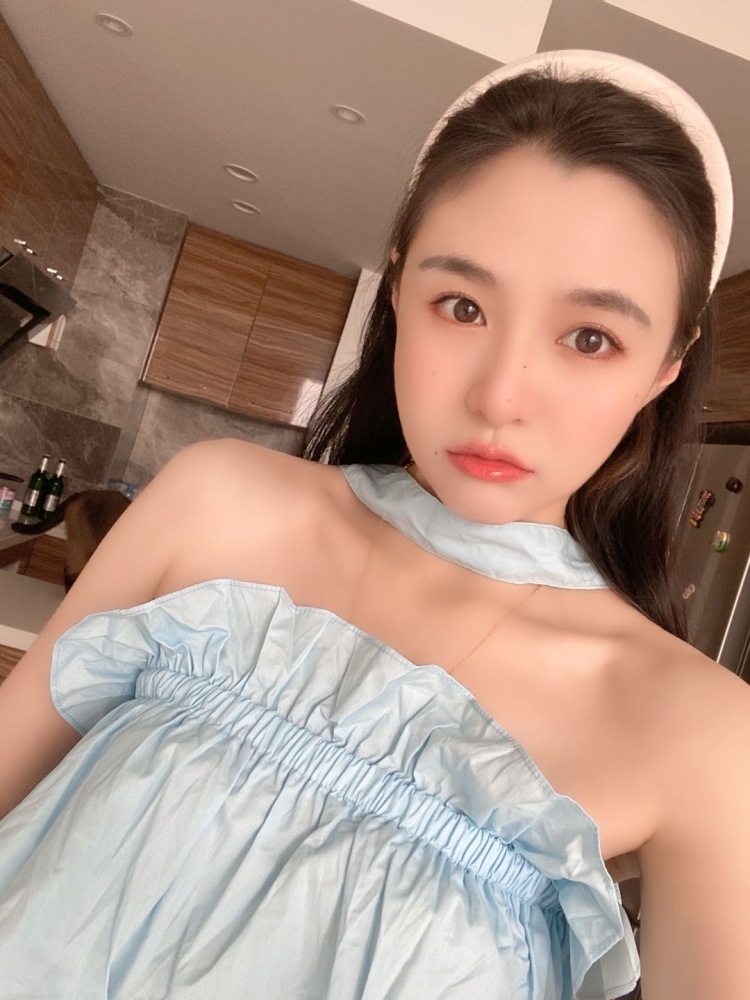 Luvian      🤍-辽宁省·大连市·中山区--身高165 体重98 适合多种风格  服装 首饰 可以修图 爱好拍照。寻找靠谱合作