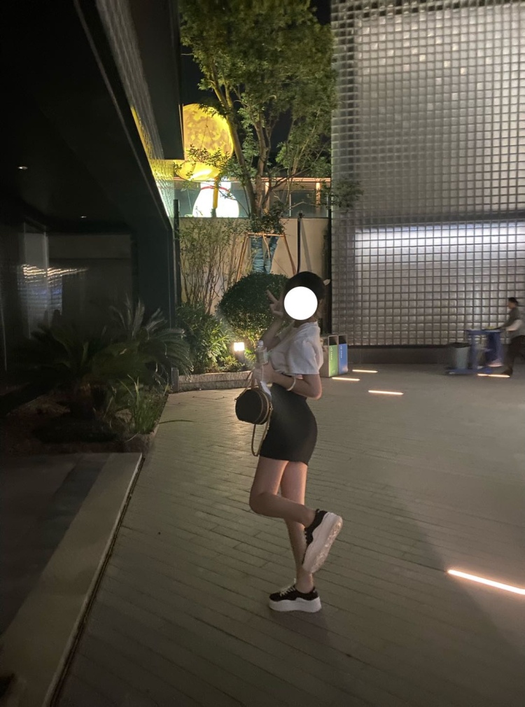 嘻嘻睡不够-江苏省·无锡市·宜兴市--买家秀都可以种草带货 喜欢随拍 对服装没有过多要求 会拍照p图