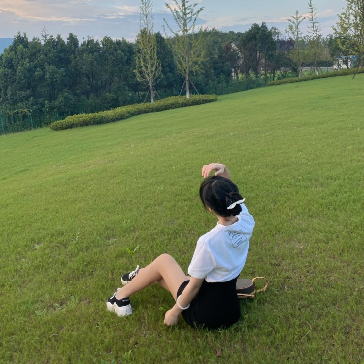 嘻嘻睡不够-江苏省·无锡市·宜兴市--买家秀都可以种草带货 喜欢随拍 对服装没有过多要求 会拍照p图