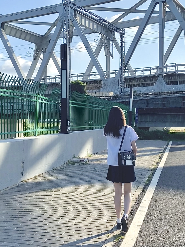 YsɪRᴀɴ.-广东省·汕头市·龙湖区--喜欢拍照可接寄拍送拍小红薯种草🍑宝卖家秀，喜欢穿jk卫衣…，希望有商家来找