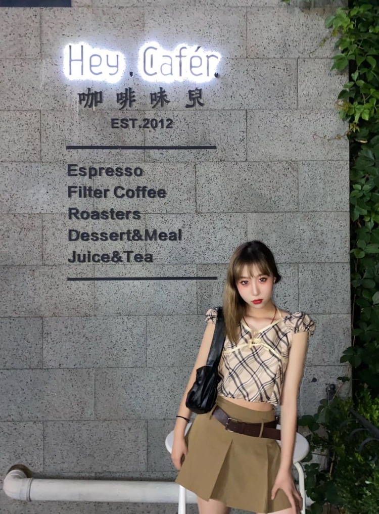 Y-河南省·洛阳市·涧西区--平时喜欢探店拍照 ps技术还可以,可以接一些寄拍 身高:165 体重:98斤 穿搭喜欢韩系、休闲、温柔、辣妹的都可以尝试
