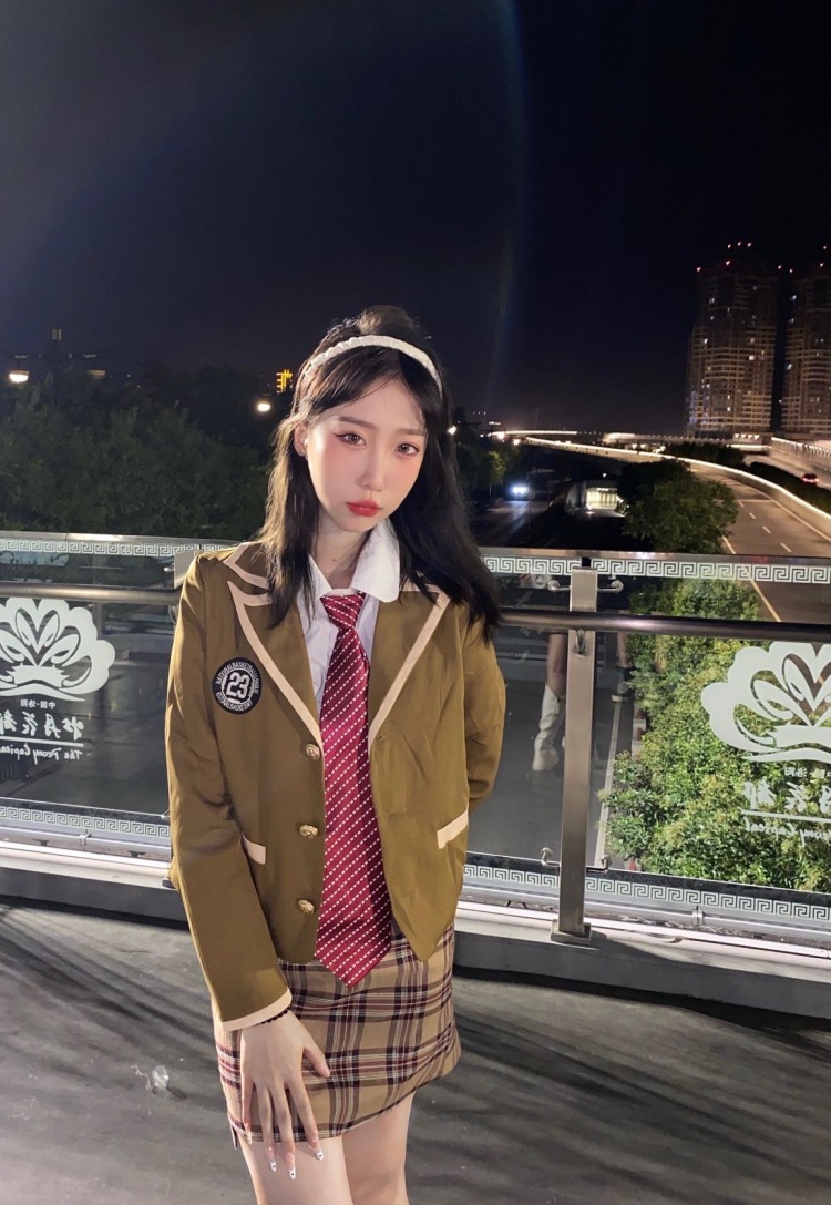Y-河南省·洛阳市·涧西区--平时喜欢探店拍照 ps技术还可以,可以接一些寄拍 身高:165 体重:98斤 穿搭喜欢韩系、休闲、温柔、辣妹的都可以尝试