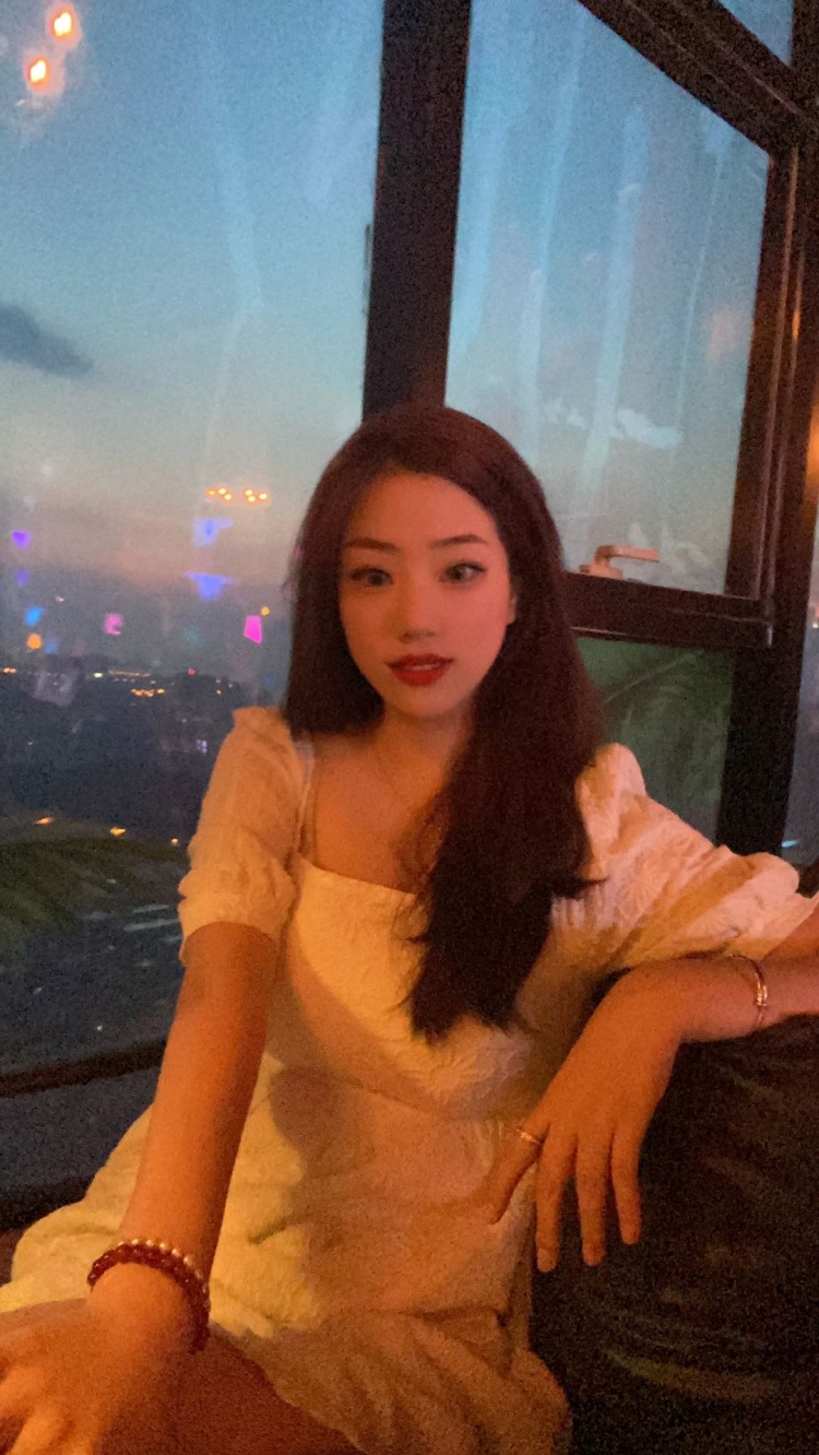 Liu_J-安徽省·合肥市·瑶海区-抖音-接寄拍 美瞳 衣服 包包 什么风格都可以出图很快买家秀照片