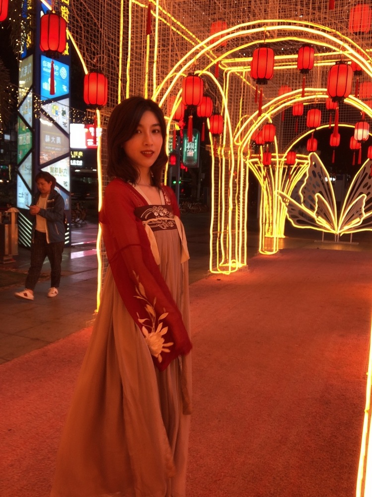 Stella-广东省·珠海市·香洲区--大家好!我是stella
身高163cm
体重42kg
年龄25
接寄拍,买家秀,会p图,擅长拍照.风格多变.
艺名:希凡欧尼
身份:素人带货