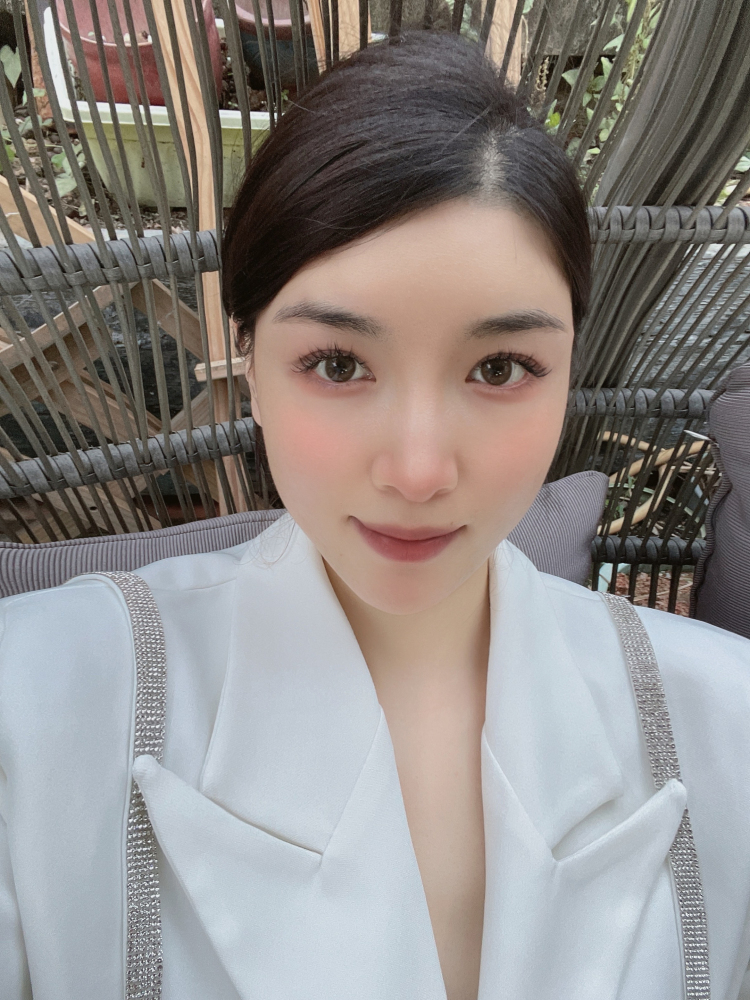 Stella-广东省·珠海市·香洲区--大家好!我是stella
接各种寄拍,衣服,饰品,包包,鞋子,可拍各种网图,出片快,高清图!也可开箱测评种草
艺名:希凡欧尼
身份:素人带货
年龄:25
身高:163CM
体重:42KG
