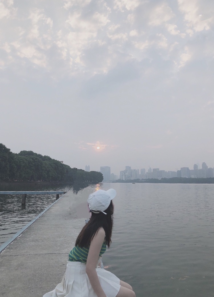 十一-湖南省·长沙市·雨花区-抖音小红薯微博快手知乎-163 89斤 从事美妆行业负责培训和直播 热爱美的事物 喜欢拍照 业余抖音主播 粉1000➕～
可接寄拍 开箱 探店等……
新人谢谢大家关照❤️