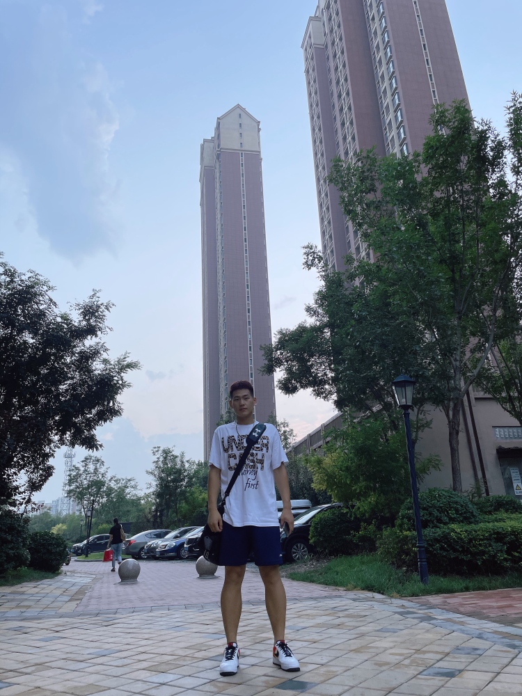 .-天津市·天津市·津南区--身高183cm 体重170斤爱好健身篮球游泳,可接寄拍可推广产品 抖音***用户