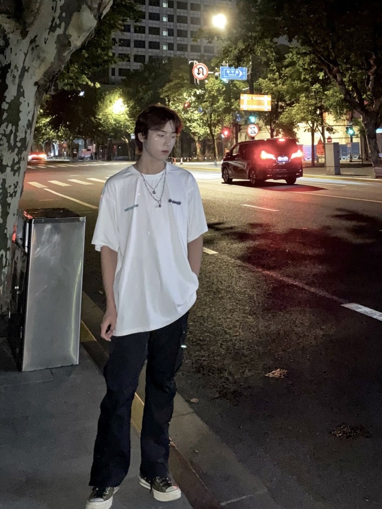 不是鲨鱼-广西壮族自治区·南宁市·江南区--接寄拍,衣服 裤子 饰品 包包 帽子都可以哦,偏韩系,会自己处理图片