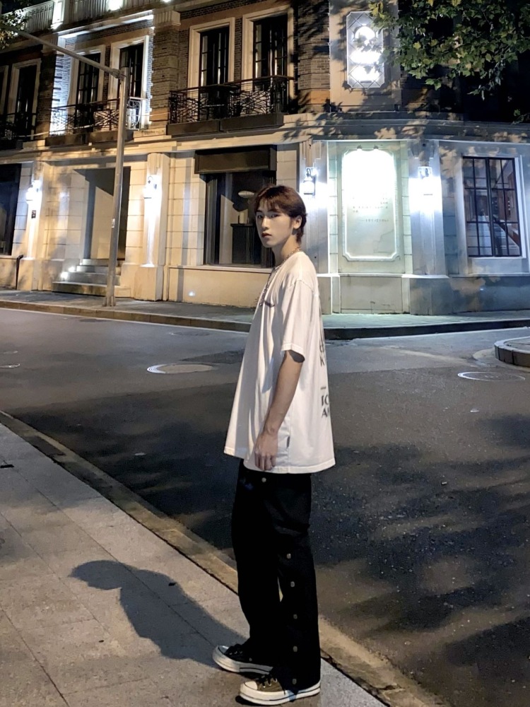 不是鲨鱼-广西壮族自治区·南宁市·江南区--接寄拍,衣服 裤子 饰品 包包 帽子都可以哦,偏韩系,会自己处理图片