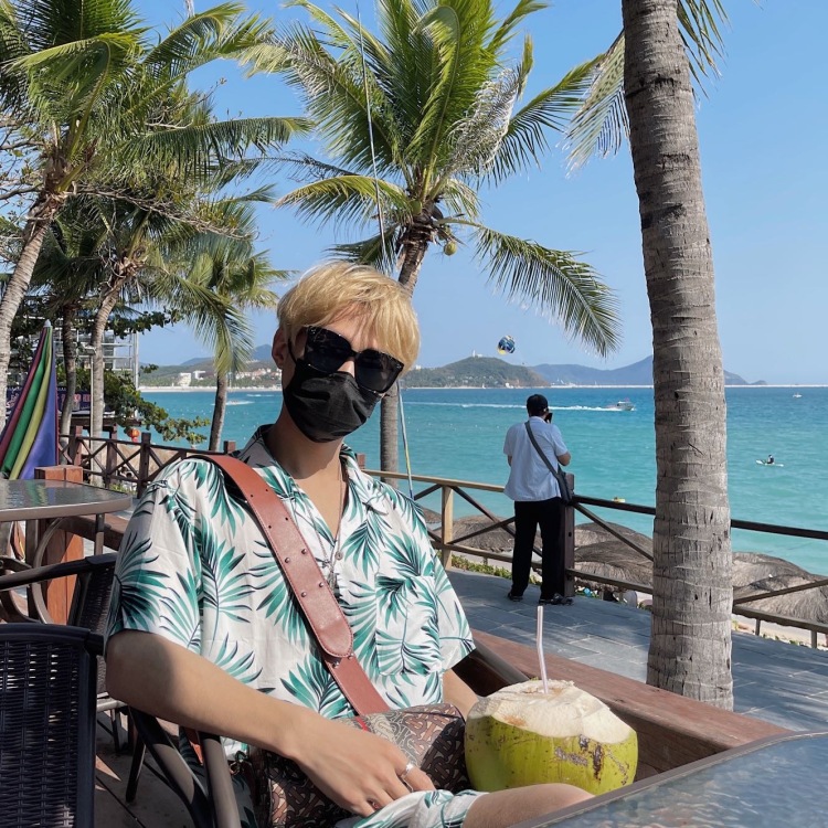 涣涣的晚安🐷-山东省·济南市·历城区--身高180 体重120 ***千粉
寄拍 🔗要诚意商家
可服装 首饰 包包 鞋子