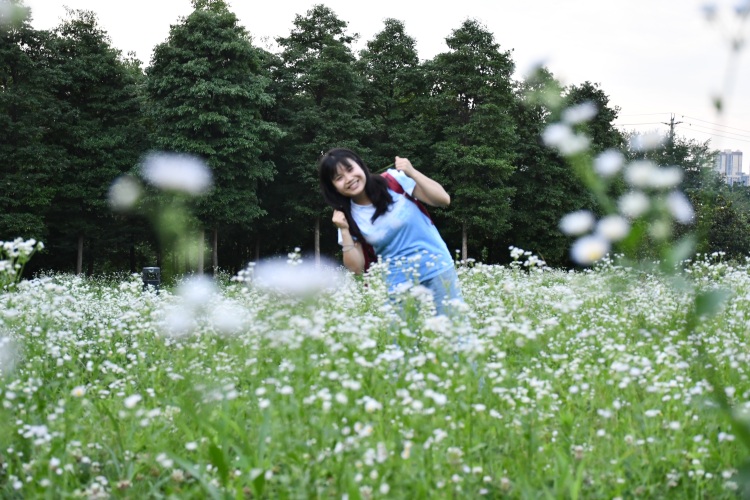 麦穗朵薏-四川省·成都市·金牛区--小个子绝绝子：身高：150；体重：48kg；鞋码：34；喜欢拍照。因为自己平时也真的需要小个子各种风格的服装，希望找到一家小个子专属穿搭店铺，或者一些真的非常适合小个子的穿搭单品和组合。