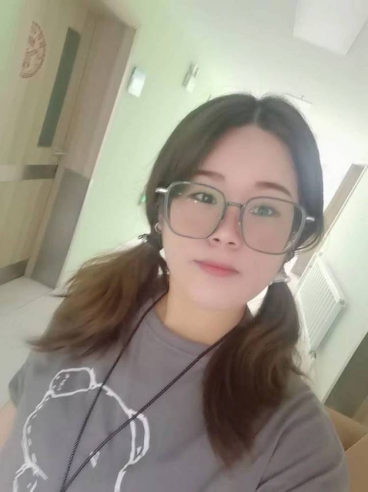 222-辽宁省·大连市·沙河口区-抖音-寄拍模特 服装 鞋子 饰品 彩妆
身高160体重115服装尺码L
鞋子尺码35