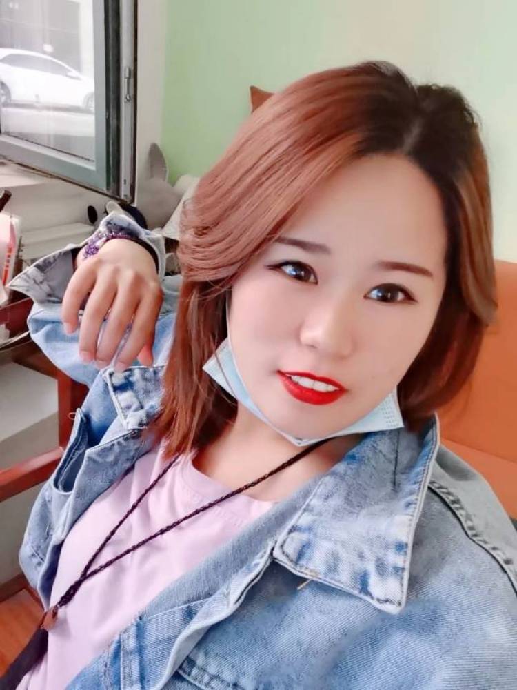 222-辽宁省·大连市·沙河口区-抖音-寄拍模特 服装 鞋子 饰品 彩妆   
身高160体重115服装尺码L
鞋子尺码35