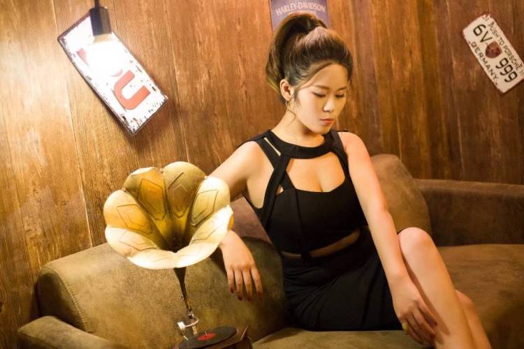 222-辽宁省·大连市·沙河口区-抖音-寄拍模特 服装 鞋子 饰品 彩妆
身高160体重115服装尺码L
鞋子尺码35