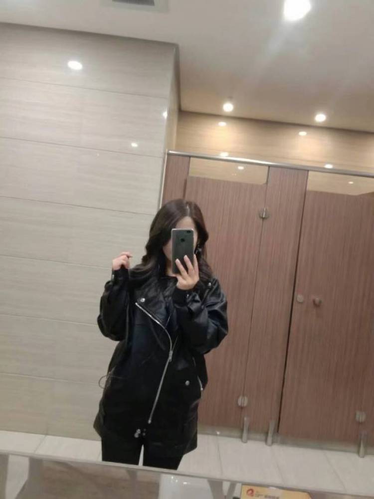 222-辽宁省·大连市·沙河口区-抖音-寄拍模特 服装 鞋子 饰品 彩妆   
身高160体重115服装尺码L
鞋子尺码35