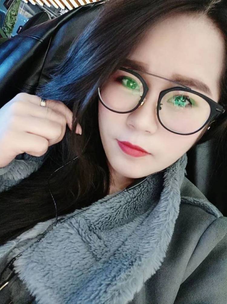 222-辽宁省·大连市·沙河口区-抖音-寄拍模特 服装 鞋子 饰品 彩妆   
身高160体重115服装尺码L
鞋子尺码35