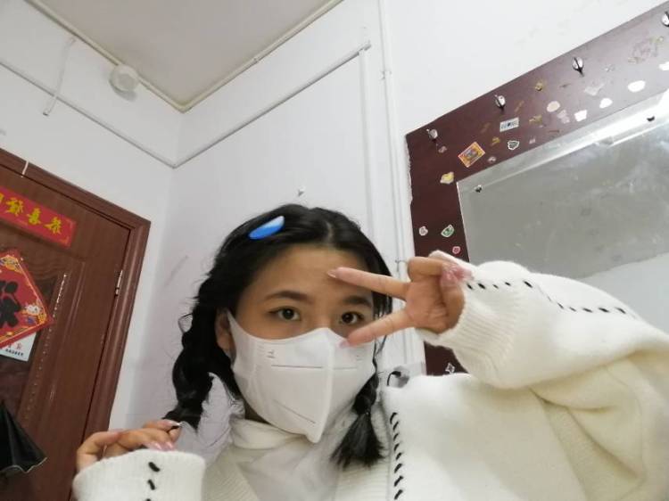 晨曦-湖南省·长沙市·天心区-抖音,快手-买家秀,找寄拍商家,风格不定,可寄拍衣服,鞋子,包包,耳饰等。身高155cm,体重55kg,鞋码36