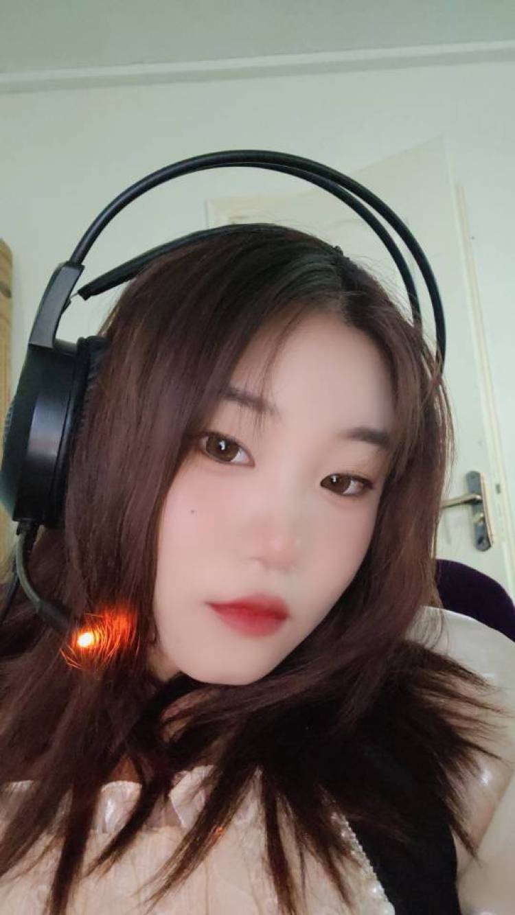 Fairy-浙江省·金华市·义乌市-抖音快手***-接寄拍 接买家秀 身高170体重70kg属于微胖型的 可以拍饰品化妆品衣服裤子鞋子包包