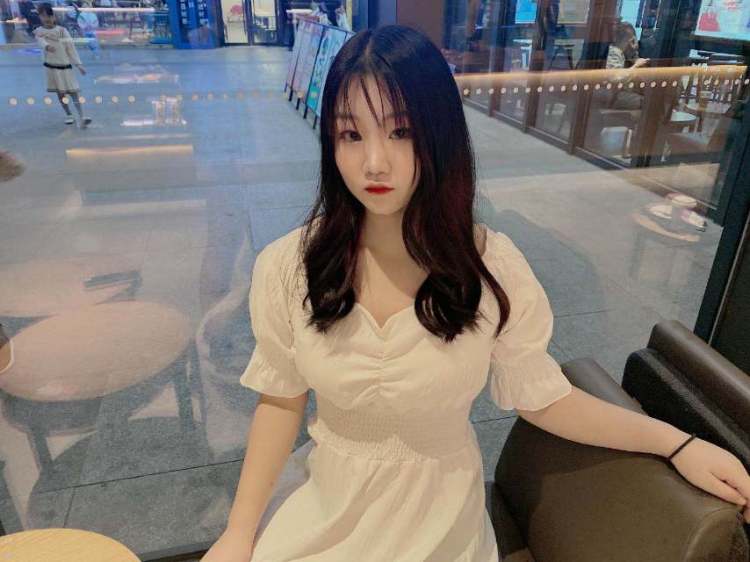 Fairy-浙江省·金华市·义乌市-抖音快手***-接寄拍 接买家秀 身高170体重70kg属于微胖型的 可以拍饰品化妆品衣服裤子鞋子包包
