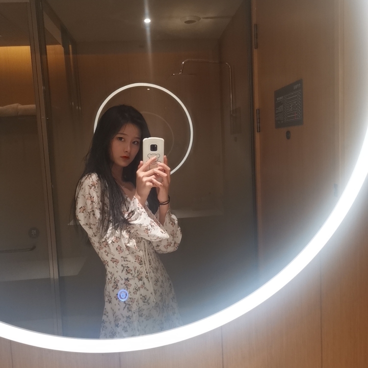 小小豆-贵州省·贵阳市·乌当区-抖音 ***-身高168 体重91  喜欢穿搭 拍照 各种寄拍衣服 包包 鞋子 裤子 饰品 买家秀