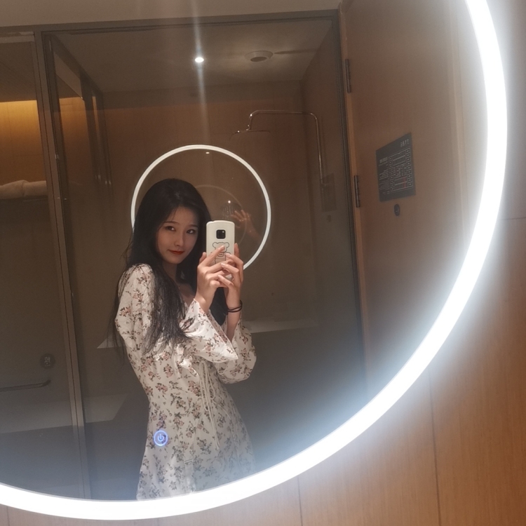 小小豆-贵州省·贵阳市·乌当区-抖音 ***-身高168 体重91 喜欢穿搭 拍照 各种寄拍衣服 包包 鞋子 裤子 饰品 买家秀